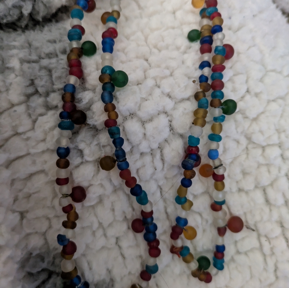 Vintage Frosted Glass Necklace - Picture 2 of 5